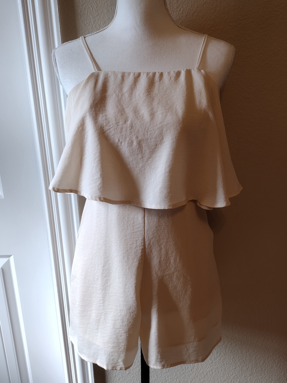 DAVI & DANI Cream Ruffle Strapless Romper